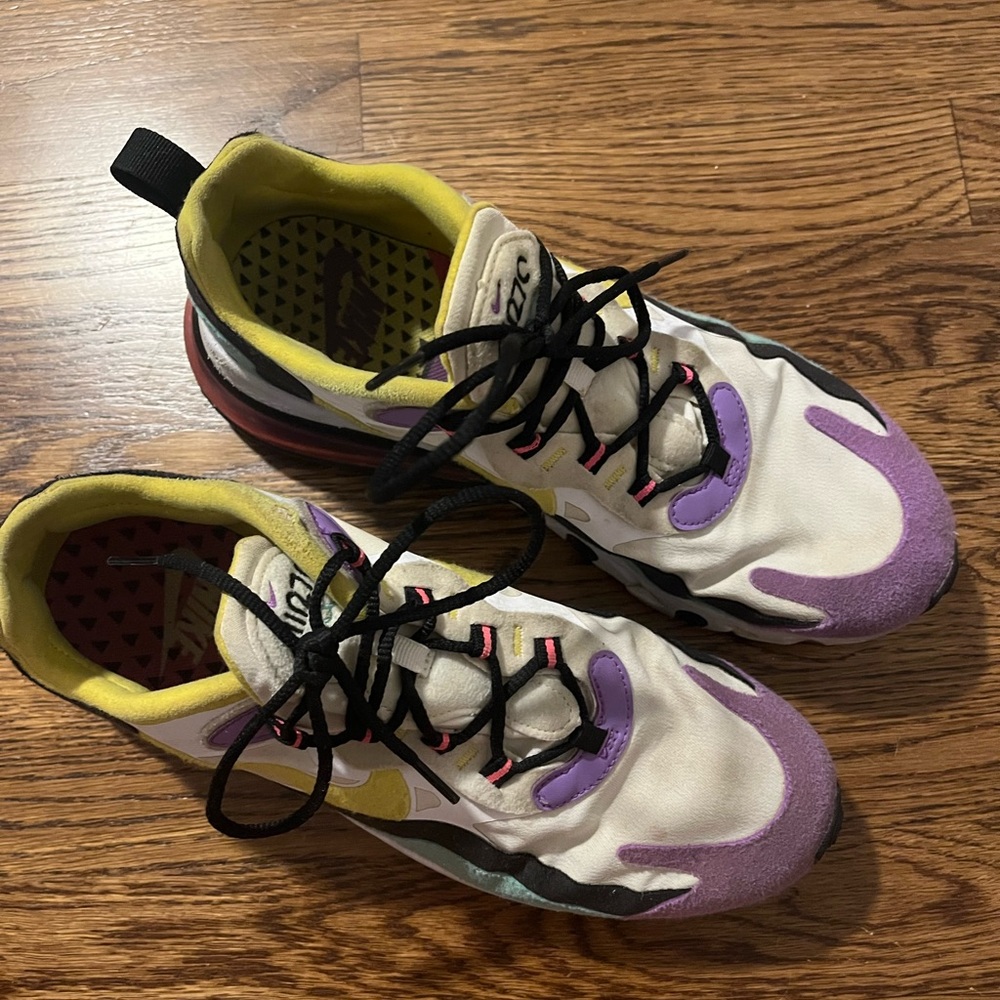 Nike 270 reacts “bright violet”